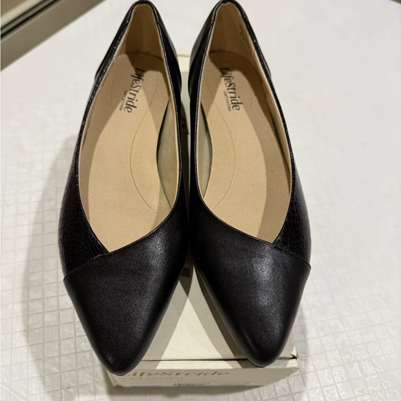 Life Stride Black Leather Women's Loafers - Picture 2 of 6